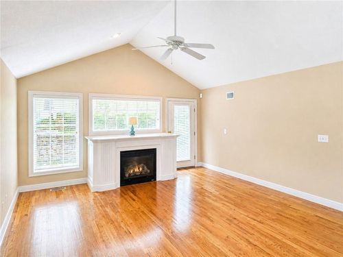 7833 N Cherry St, Kansas City, MO, 64118-1467 | Card Image
