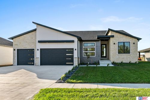 3520 Tree Line Dr, Lincoln, NE, 68516-6123 | Card Image