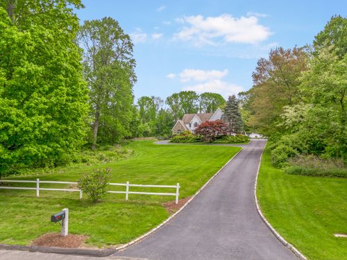 7 Merlins Ln, Newtown, CT, 06470-2473 | Card Image