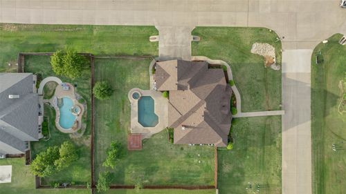 111 Red Oak Dr, Krugerville, TX, 76227-2903 | Card Image