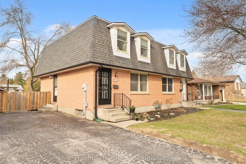 324 Oak Ave, Strathroy, ON, N7G3T2 | Card Image