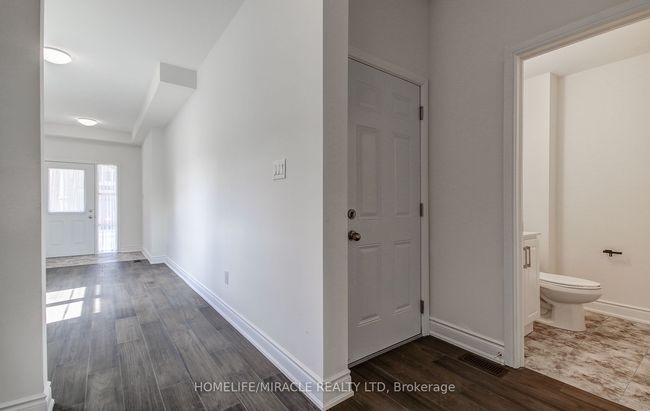 28 Yvonne Dr, House attached with 3 bedrooms, 4 bathrooms and 1 parking in Brampton ON | Image 7