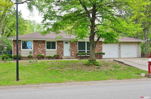 4241 Briarpark Dr, Lincoln, NE, 68516-2140 | Card Image