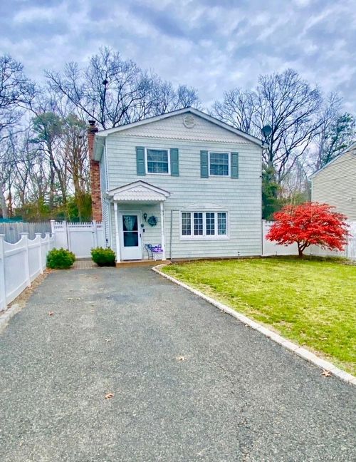 171 Pauline St, Holbrook, NY, 11741-3723 | Card Image