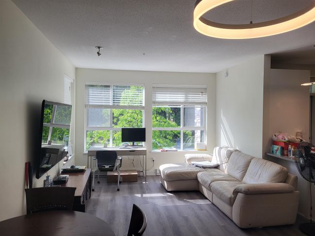 204 - 1151 Windsor Mews, Condo with 2 bedrooms, 2 bathrooms and 2 parking in Coquitlam BC | Image 3