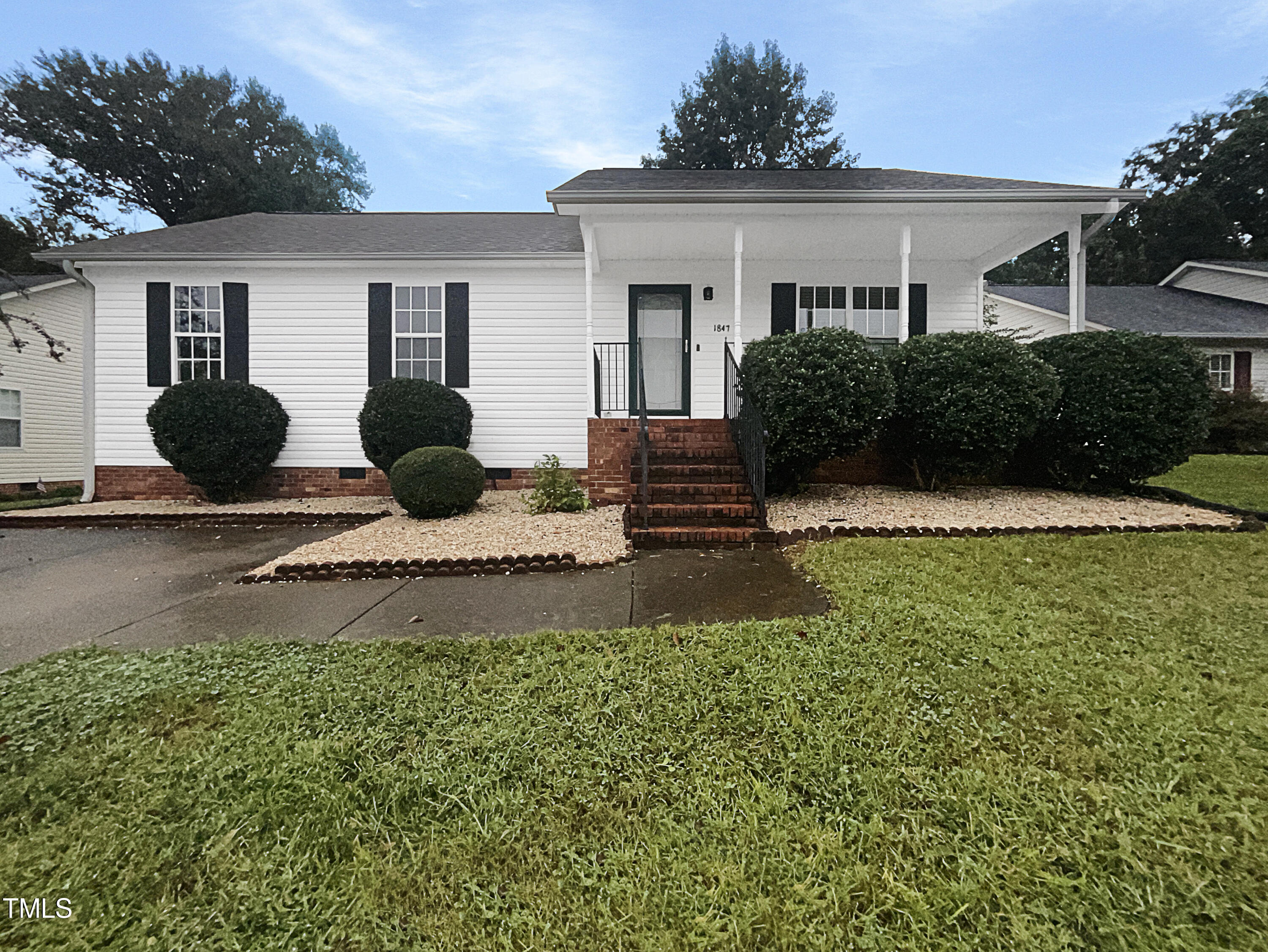 Camden Forest Dr, Winston Salem, NC 27127