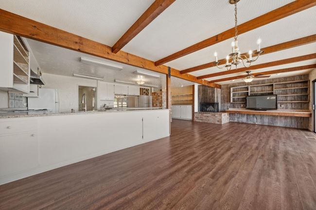 Family Room & Dining Area | Image 29