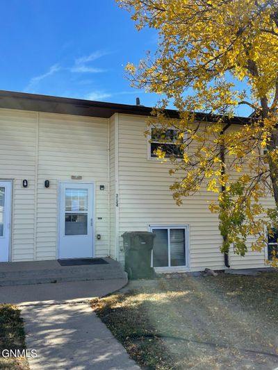 3124 18th Avenue W, Townhouse with 2 bedrooms, 1 bathrooms and null parking in Williston ND | Image 1