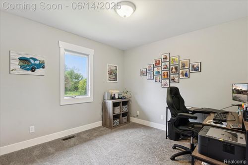 3328 Vassar Rd, Burton, MI, 48519-1673 | Card Image