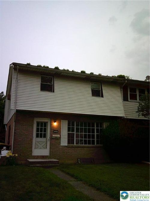 2041 Grove St, Allentown, PA, 18104-2522 | Card Image