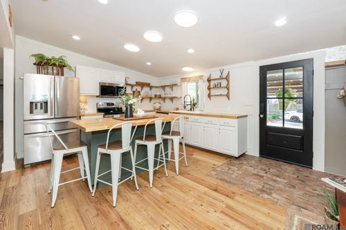 42494 Lillie Babin Rd, Gonzales, LA, 70737-7384 | Card Image