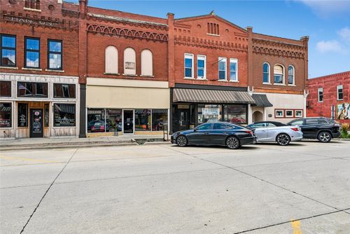 805 12th St, Belle Plaine, IA, 52208-1703 | Card Image