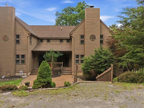 110 Woodmont Cir, Greentown, PA, 18426-7474 | Card Image