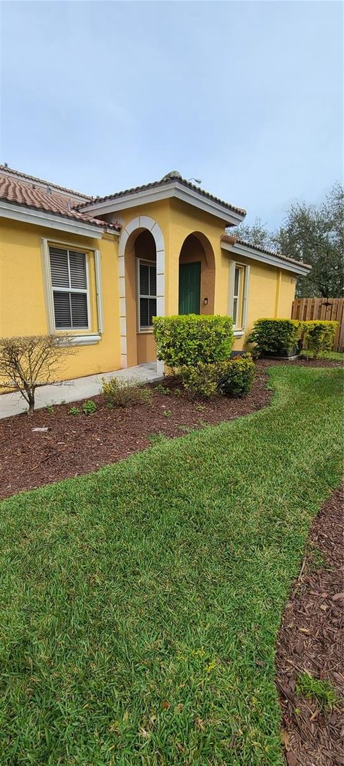 971-971 Ne 42nd Pl, Homestead, FL, 33033-5162 | Card Image