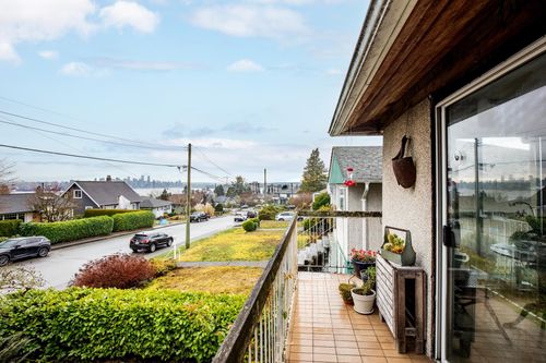 428 E 7th Street, North Vancouver, BC, V7L1R9 | Card Image