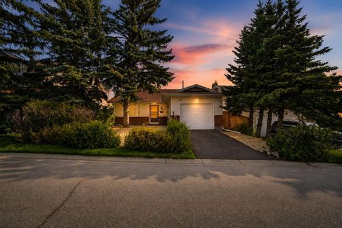 36 Coach Manor Rise Sw, Calgary, AB, T3H1C4 | Card Image