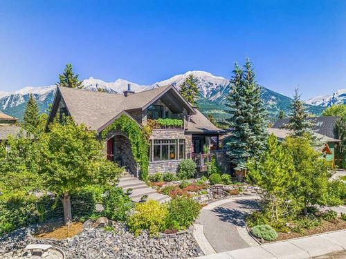 930 9 St, Canmore, AB, T1W1Z8 | Card Image