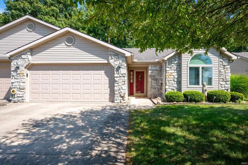 30 Clubview Dr, Hartford City, IN, 47348-8732 | Card Image