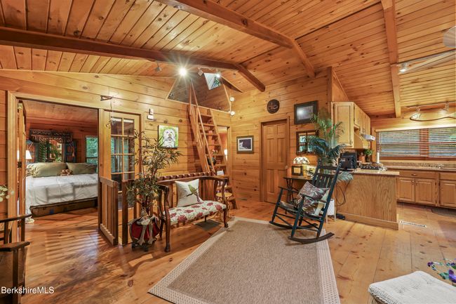 Foyer entry view to bedroom and loft | Image 8