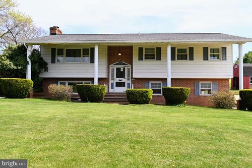 4092 Manchester St, GLEN ROCK, PA, 17327-8937 | Card Image