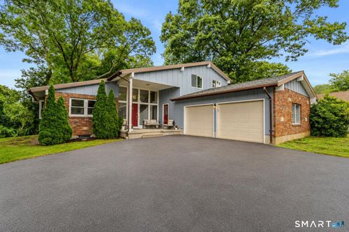 47 Colonial Dr, Waterford, CT, 06385-3307 | Card Image