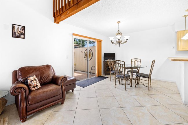 353 Maplecrest Cir, Condo with 3 bedrooms, 2 bathrooms and null parking in Jupiter FL | Image 7