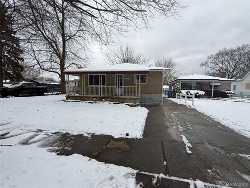 5652 Merrick St, Dearborn Heights, MI, 48125-2876 | Card Image