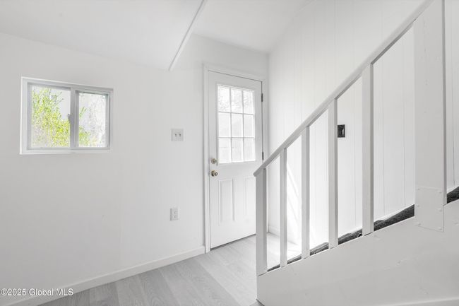 556 Clarendon St, House other with 2 bedrooms, 1 bathrooms and 2 parking in Schenectady NY | Image 6