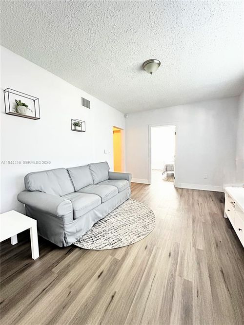 1821 Nw 33rd St, Miami, FL, 33142-6060 | Card Image
