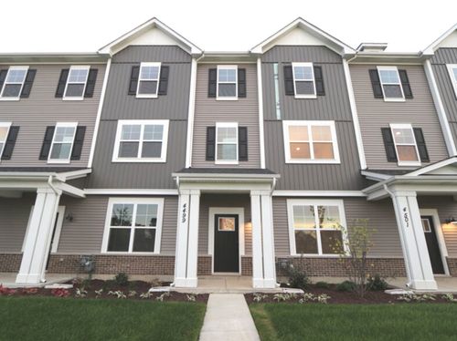 4499 Chelsea Manor Cir, Aurora, IL, 60504-3293 | Card Image