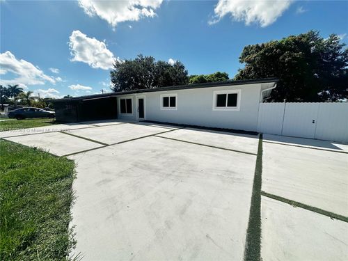 2831 Nw 189th St, Miami Gardens, FL, 33056-3143 | Card Image