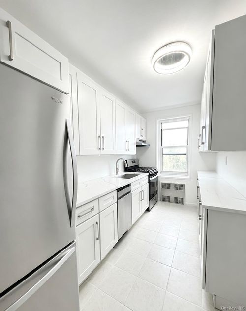 5j-3410 75th Street, New York, NY, 11372 | Card Image