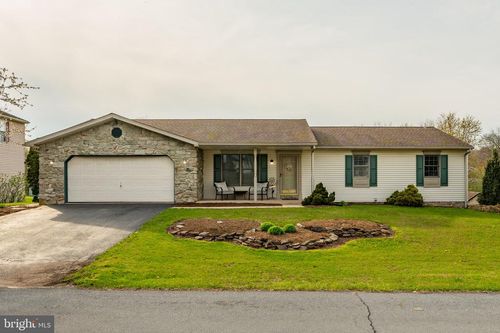 149 Country Dr, Denver, PA, 17517-9629 | Card Image
