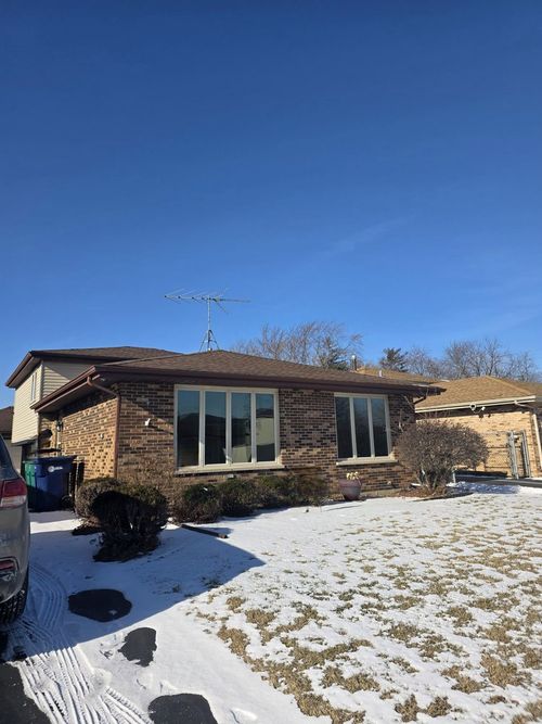 7544 Mason Ave, Burbank, IL, 60459-3213 | Card Image