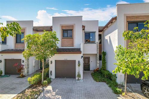 20666 Ne 2nd Ct, Miami, FL, 33179-2992 | Card Image