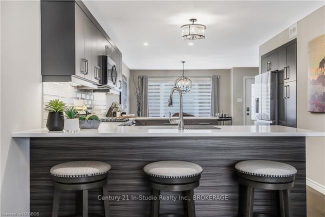 160 Hawthorn Cres, Condo with 3 bedrooms, 4 bathrooms and 2 parking in Kemble ON | Image 16