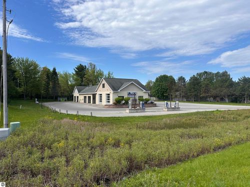 4220 M 72 E, Williamsburg, MI, 49690-9309 | Card Image