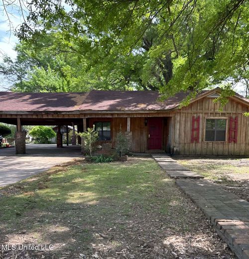 405 Hampton St, Indianola, MS, 38751-3017 | Card Image