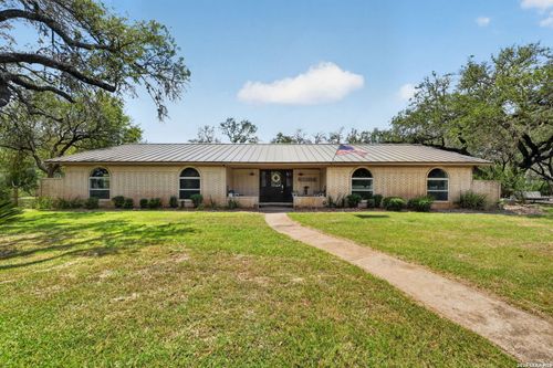 101 Cynthia Dr, Pleasanton, TX, 78064-1507 | Card Image