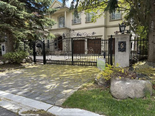 5 Vernham Ave, North York, ON, M2L2B1 | Card Image