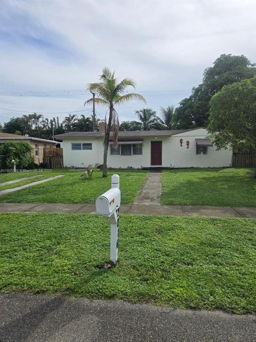 2016 Eagle Dr, West Palm Beach, FL, 33409-4880 | Card Image