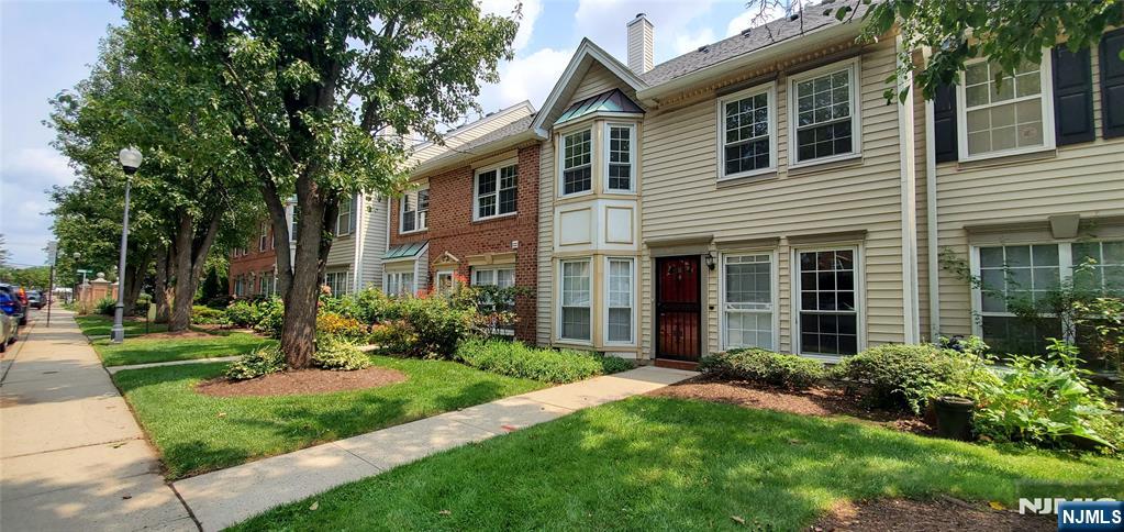 Residential Lease in Newark