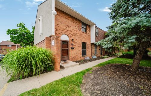 1906 Willoway Cir S, Columbus, OH, 43220-7527 | Card Image