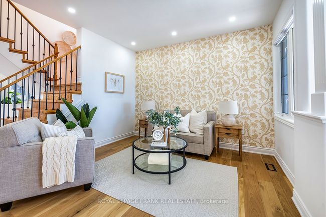 1533 Clearbrook Dr, House other with 5 bedrooms, 4 bathrooms and 2 parking in Oshawa ON | Image 5