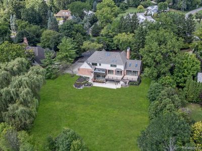 221 Lone Pine Road, Home with 4 bedrooms, 4 bathrooms and null parking in Bloomfield Hills MI | Image 2