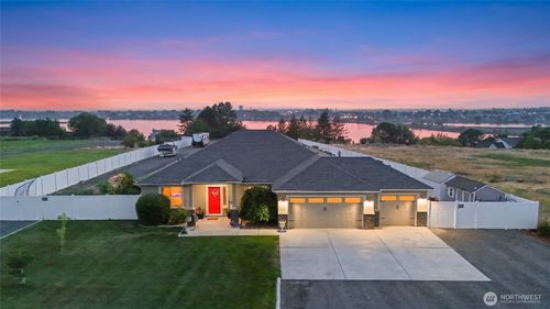 724 E 6th Ave, Moses Lake, WA, 98837 | Card Image