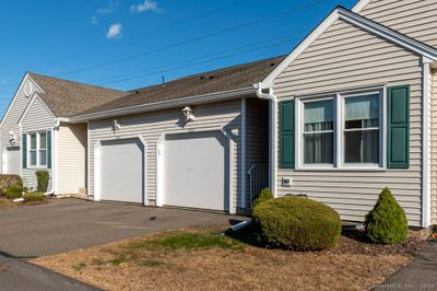 653 - 653 Ledgeview Court, Condo with 2 bedrooms, 2 bathrooms and null parking in Southington CT | Image 1