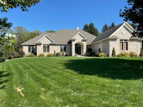 2165564 Adamdale Dr, Menomonee Falls, WI, 53051-6271 | Card Image