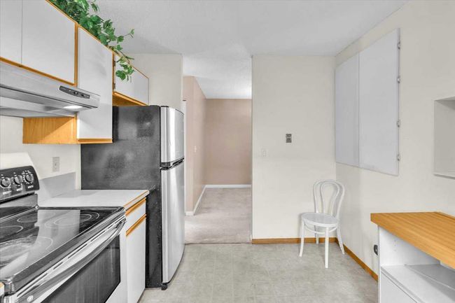 84 Shawmeadows Crescent Sw, House other with 4 bedrooms, 2 bathrooms and 1 parking in Calgary AB | Image 9