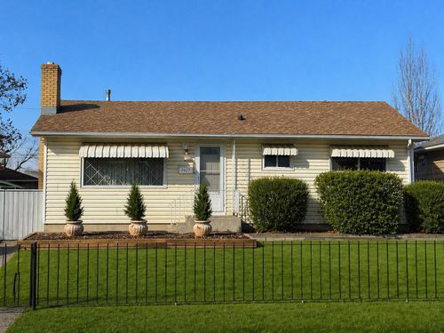 7427 25 Street Se, Calgary, AB, T2C1A3 | Card Image